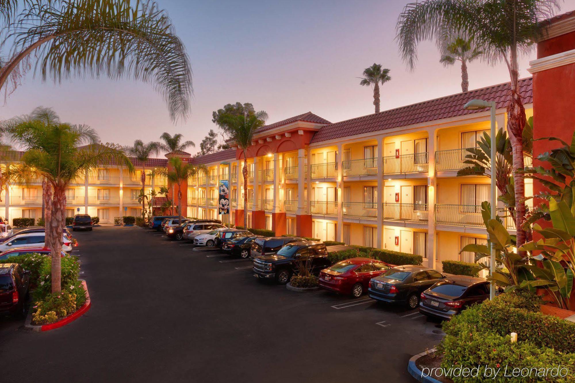 Cortona Inn And Suites Anaheim Resort Bagian luar foto