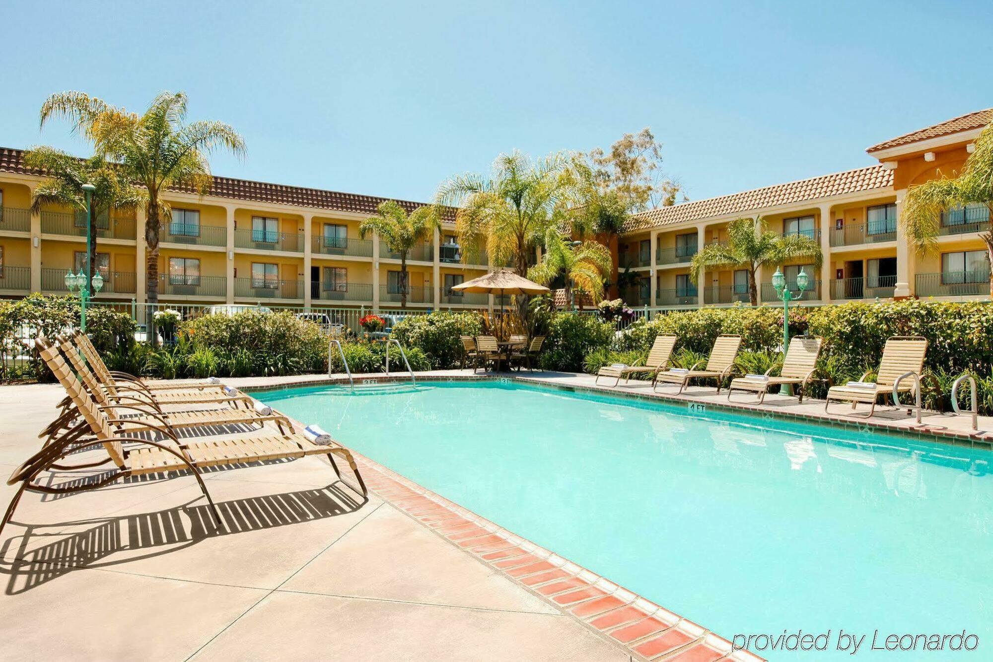 Cortona Inn And Suites Anaheim Resort Bagian luar foto